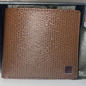 Tumi brown leather men’s wallet